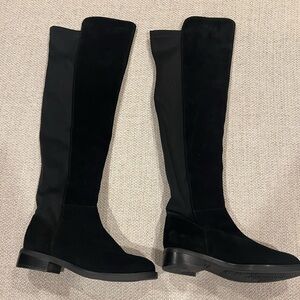 Tall black boots (no zipper)